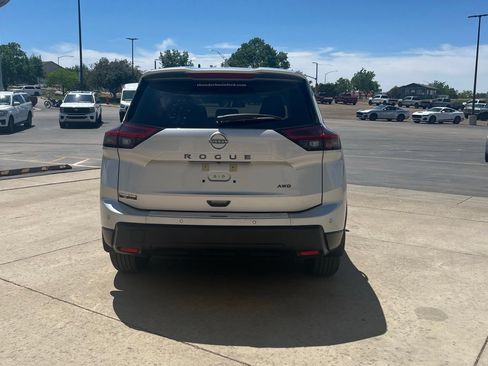 Used 2025 Nissan Rogue SV AWD/4WD image 6