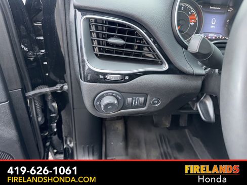 Used 2023 Jeep Cherokee Altitude Lux w/ Lux Elite Package image 16