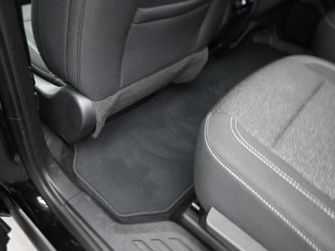 Used 2025 Chevrolet Traverse LT FWD image 18