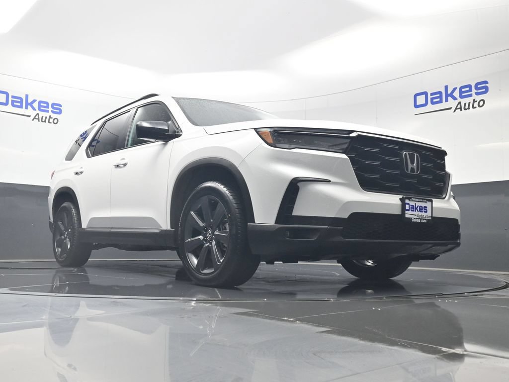 Used 2025 Honda Pilot Sport image 36