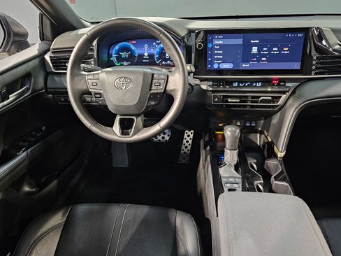 Used 2025 Toyota Camry XSE FWD image 9