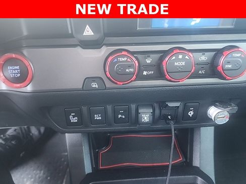 Used 2022 Toyota Tacoma TRD Sport image 6