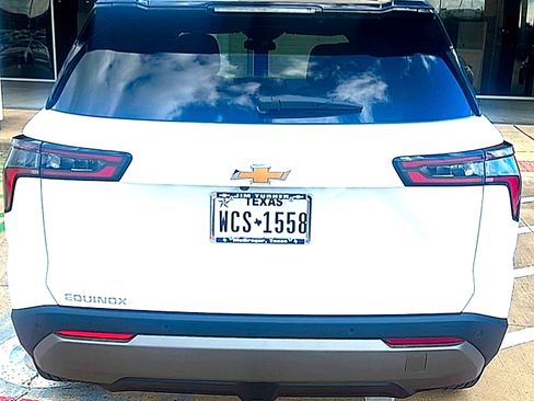 Used 2025 Chevrolet Equinox LT FWD image 3