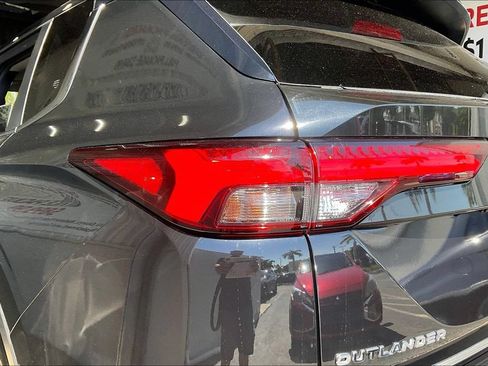 Used 2022 Mitsubishi Outlander SE FWD image 17