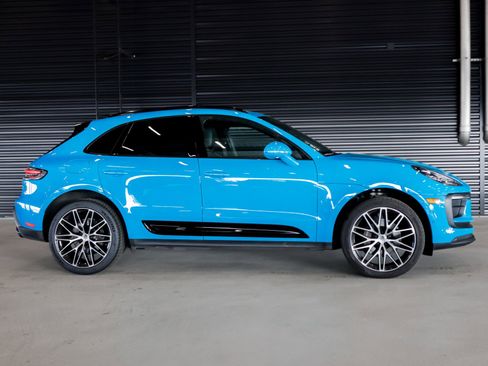 Certified 2022 Porsche Macan image 11