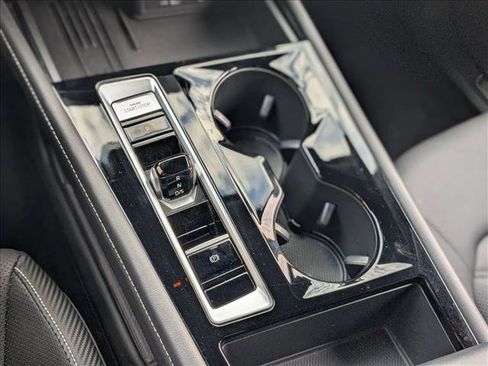 Used 2025 Volkswagen Atlas Cross Sport SE image 12