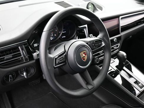 Certified 2026 Porsche Macan AWD/4WD image 16
