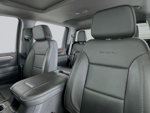 Used 2025 GMC Sierra 3500 Denali AWD/4WD image 18