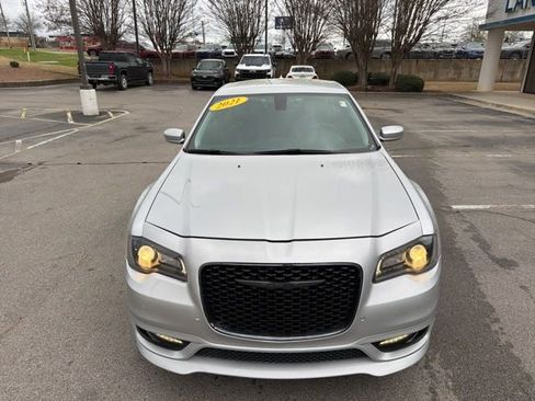Used 2021 Chrysler 300 Touring L image 9
