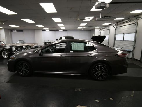 Used 2024 Toyota Camry SE w/ Cold Weather Package FWD image 5