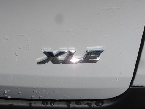 Certified 2025 Toyota Sienna XLE w/ XLE Plus Package AWD/4WD image 9