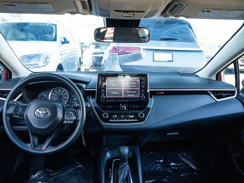 Used 2020 Toyota Corolla LE FWD image 19
