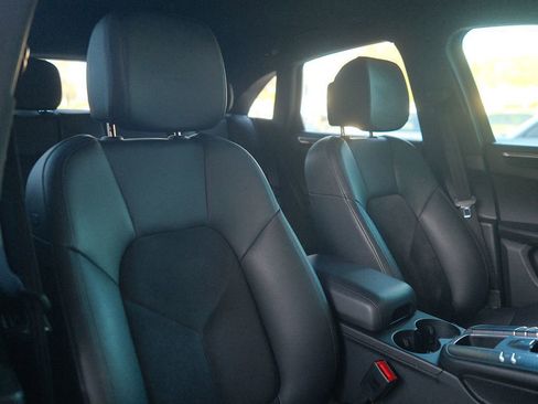 Used 2021 Porsche Macan image 28