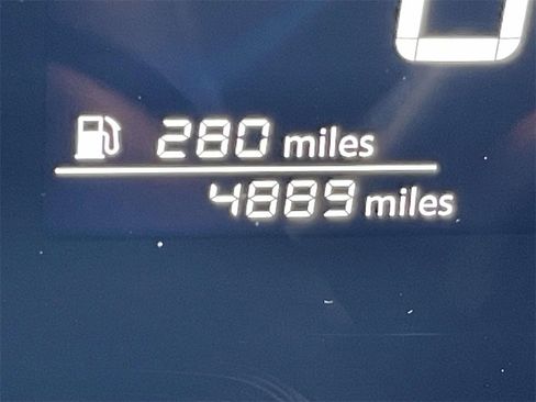 Certified 2025 Nissan Kicks SV image 22