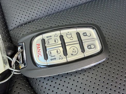 New 2027 Chrysler Pacifica Limited FWD image 24