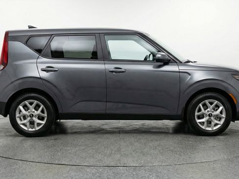 Used 2025 Kia Soul LX w/ LX Technology Package FWD image 11