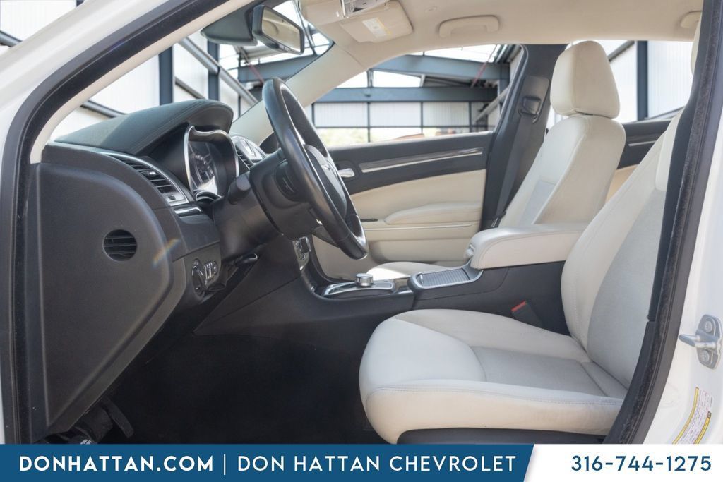 Used 2020 Chrysler 300 Touring w/ Driver Convenience Group RWD image 3