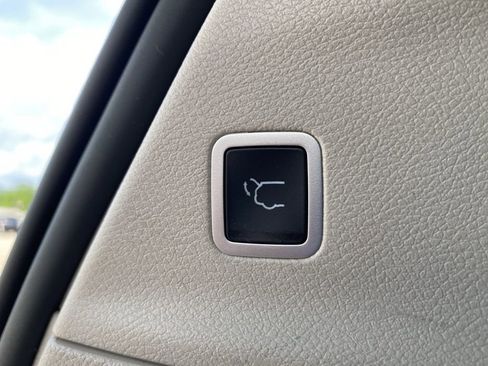 Used 2023 Chrysler Pacifica Touring-L image 17