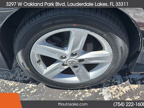 Used 2012 Toyota Camry SE w/ Leather Pkg FWD image 20