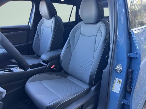 New 2026 Volkswagen Tiguan SE R-Line FWD image 11