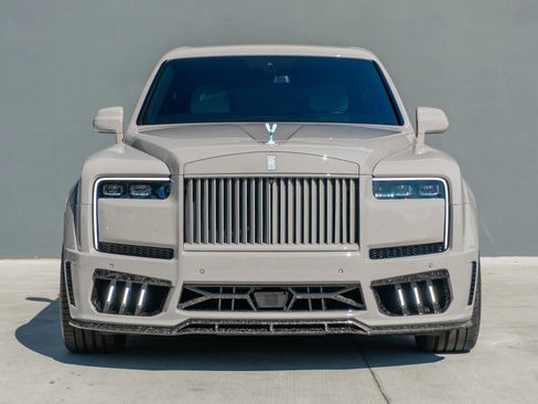 Used 2025 Rolls-Royce Cullinan Black Badge AWD/4WD image 4