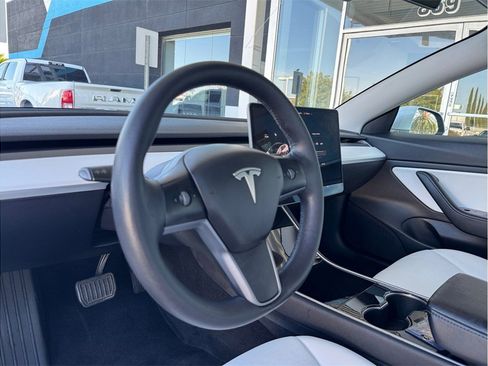 Used 2019 Tesla Model 3 Standard Range Plus RWD image 19
