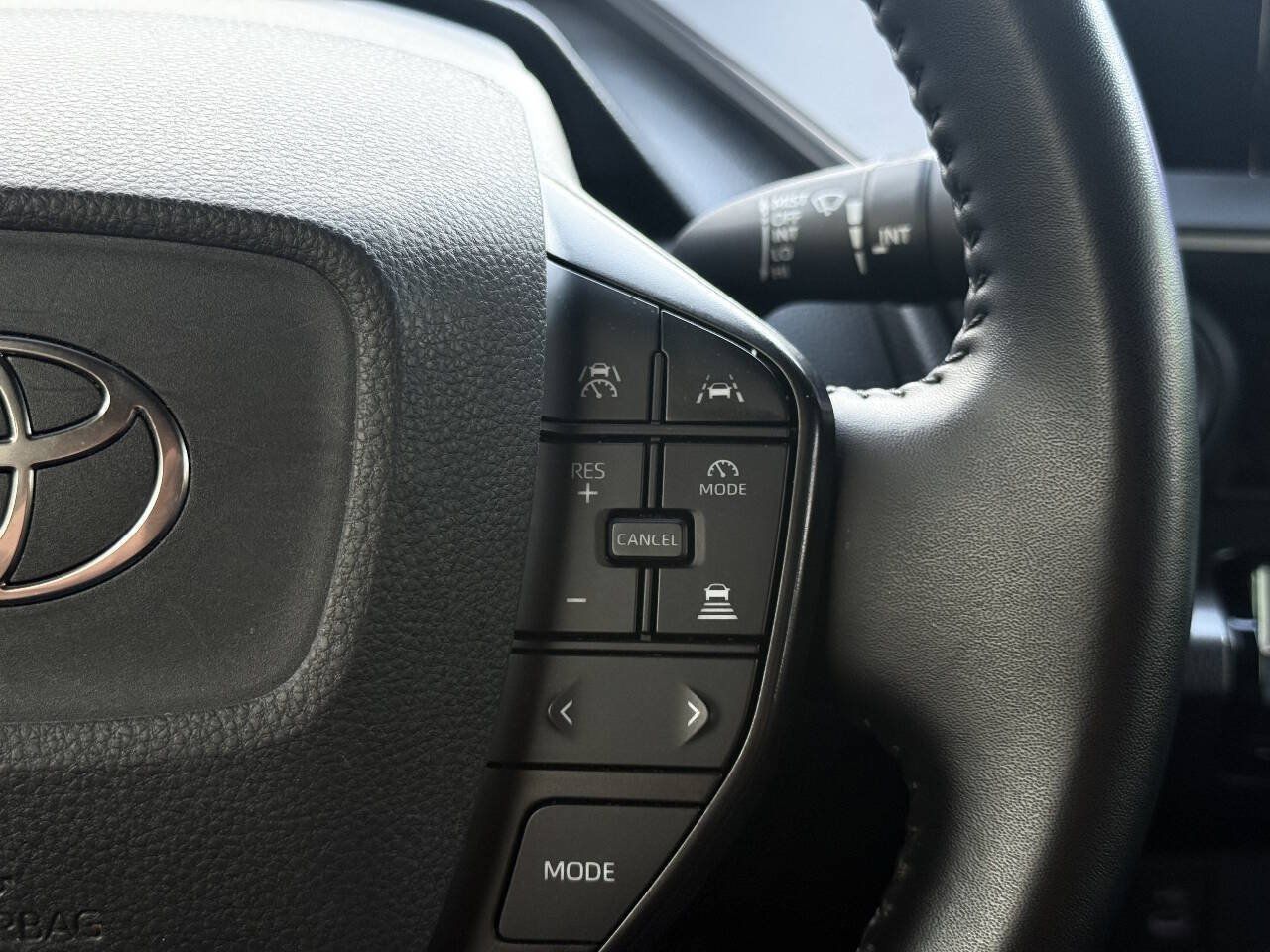 Used 2024 Toyota Prius LE FWD image 32