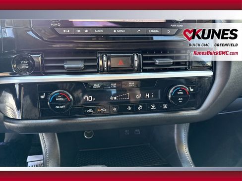 Used 2025 Nissan Pathfinder SV image 28