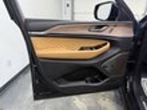 Used 2022 Jeep Grand Cherokee L Summit w/ Luxury Tech Group V image 10