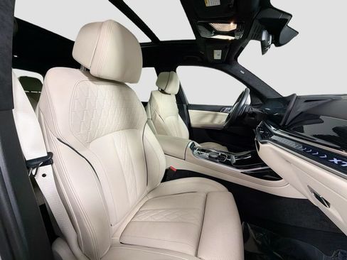 Used 2024 BMW X7 xDrive40i w/ M Sport Package AWD/4WD image 31