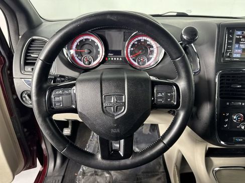 Used 2017 Dodge Grand Caravan SXT FWD image 11
