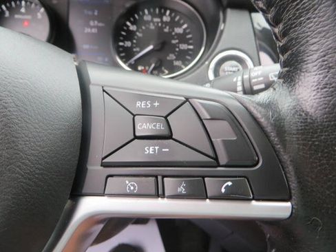 Used 2020 Nissan Rogue SV AWD/4WD image 18