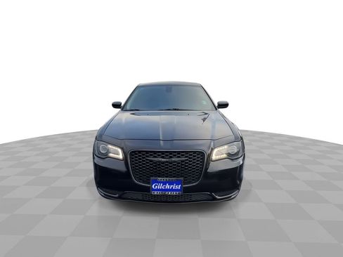 Used 2023 Chrysler 300 Touring w/ Sport Appearance Package image 3