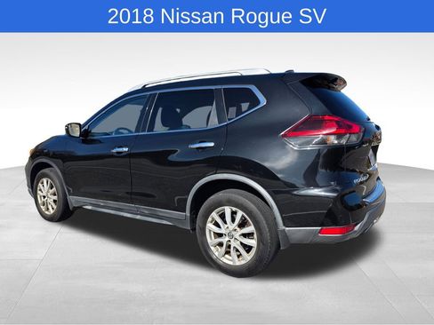 Used 2018 Nissan Rogue SV image 5