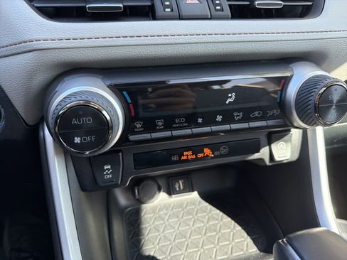 Used 2025 Toyota RAV4 XLE Premium image 17