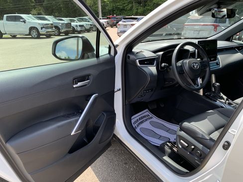 Used 2024 Toyota Corolla Cross AWD Hybrid w/ Convenience Package image 15