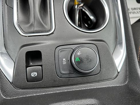 Used 2021 Chevrolet Traverse LS image 26