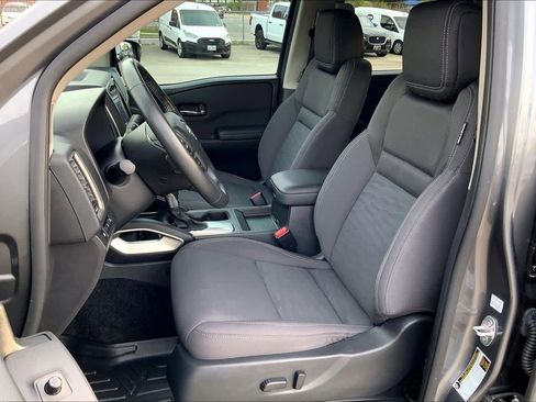 Used 2024 Nissan Frontier SV w/ SV Convenience Package RWD image 7