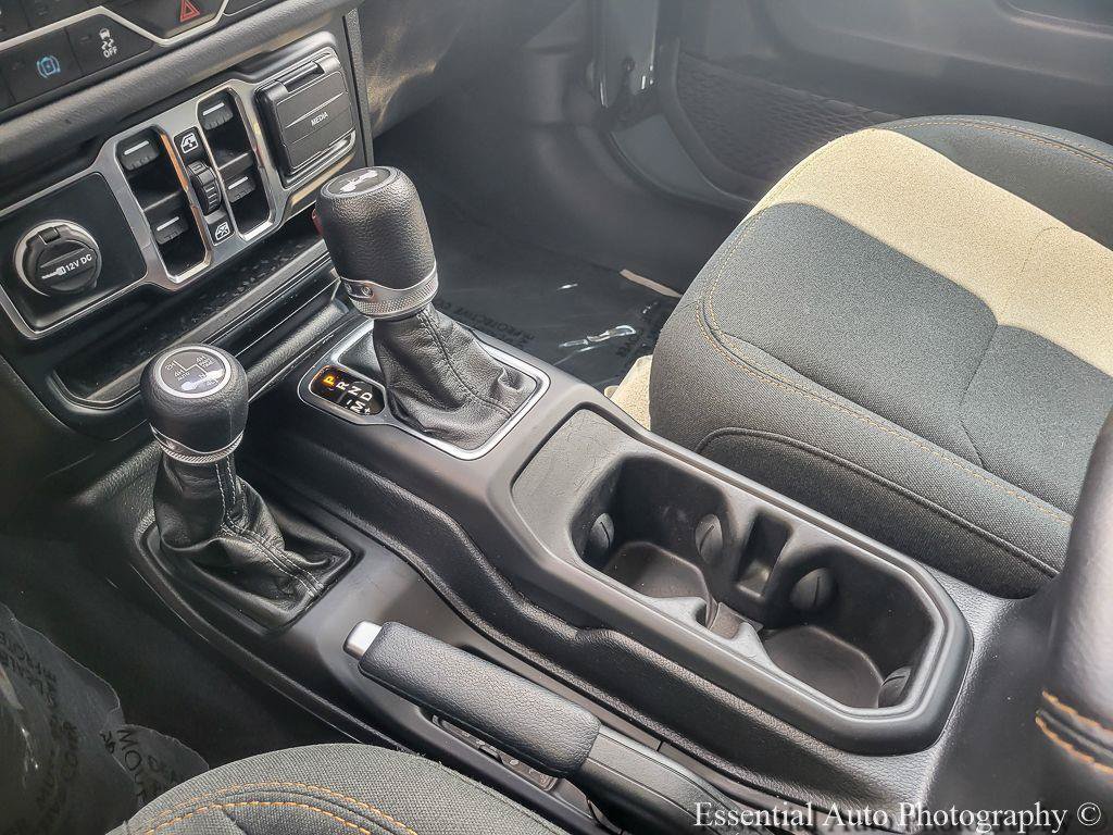 Used 2024 Jeep Wrangler Unlimited Sahara AWD/4WD image 18