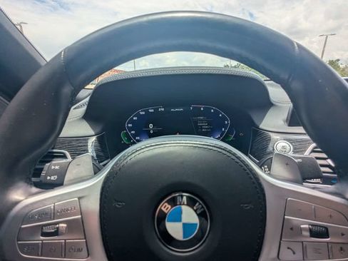 Used 2022 BMW 750i xDrive w/ M Sport Package AWD/4WD image 37
