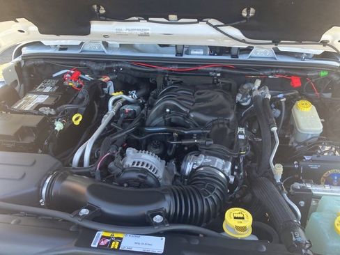 Used 2016 Jeep Wrangler Unlimited Sahara w/ Connectivity Group image 26