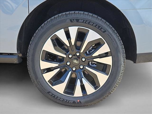 New 2026 Ford Expedition Max Platinum w/ Driver's Package AWD/4WD image 10