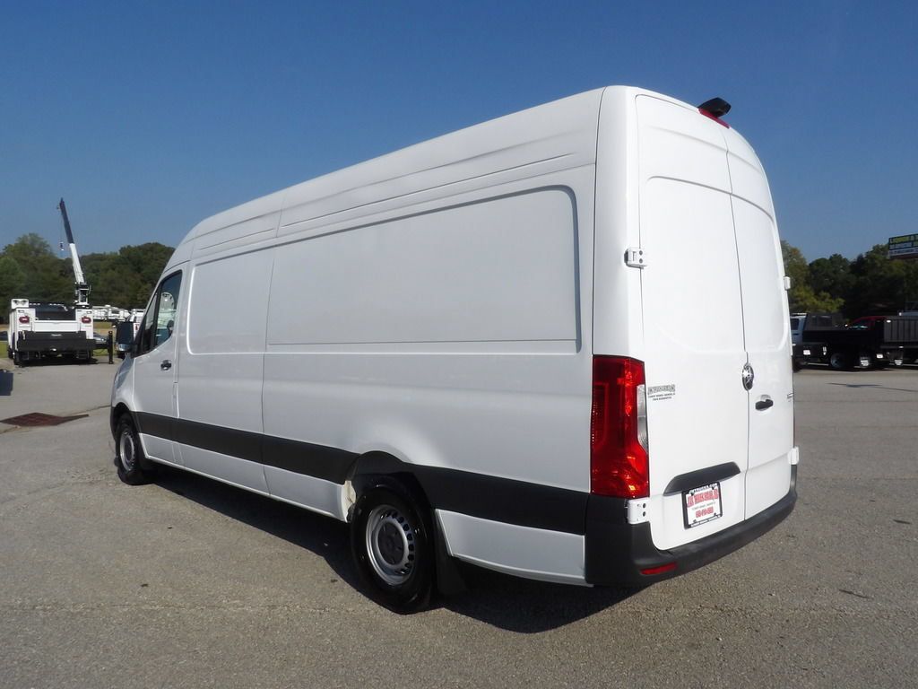 Used 2025 Mercedes-Benz Sprinter 2500 image 4