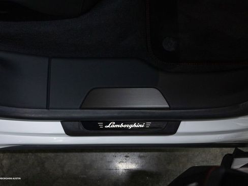 Used 2023 Lamborghini Urus Performante AWD/4WD image 41