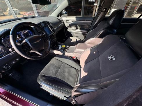 Used 2018 Chrysler 300 S w/ S Model Appearance Package RWD image 11