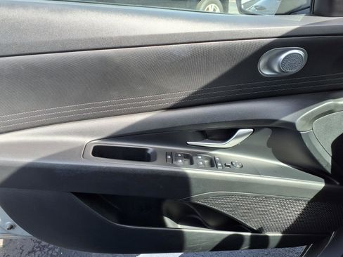 Used 2023 Hyundai Elantra SEL FWD image 21