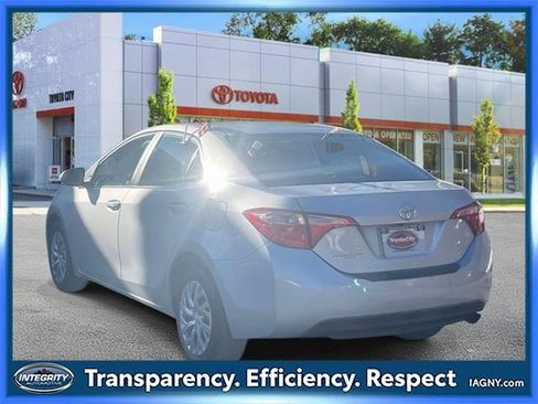 Used 2019 Toyota Corolla LE image 8