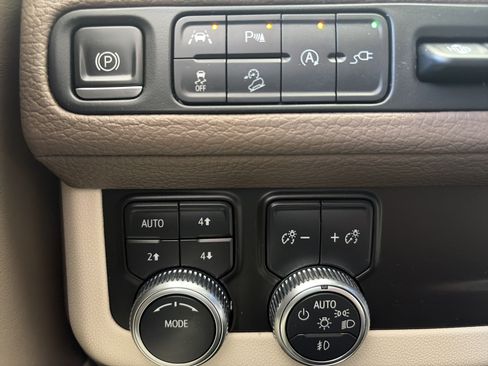 Used 2021 GMC Yukon XL Denali AWD/4WD image 30