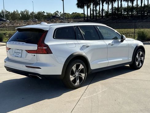 Used 2022 Volvo V60 T5 Cross Country AWD/4WD image 11