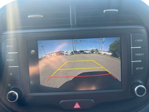 Used 2025 Kia Soul LX w/ LX Technology Package FWD image 22